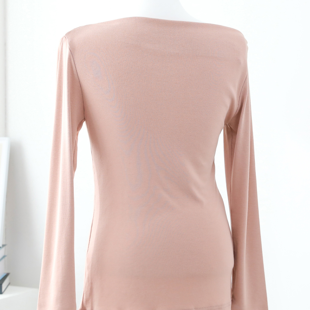 long sleeved tee cream color image-S1L26