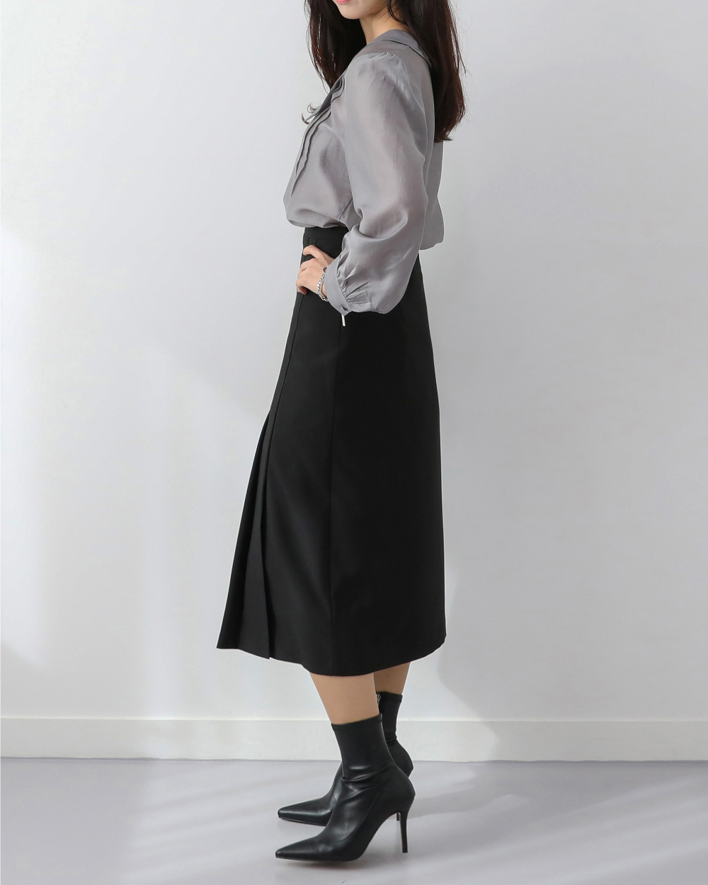 blouse model image-S4L5