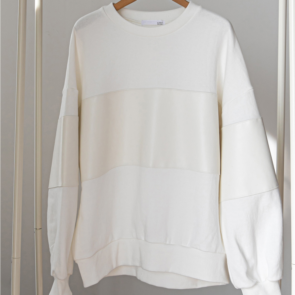 long sleeved tee white color image-S1L38
