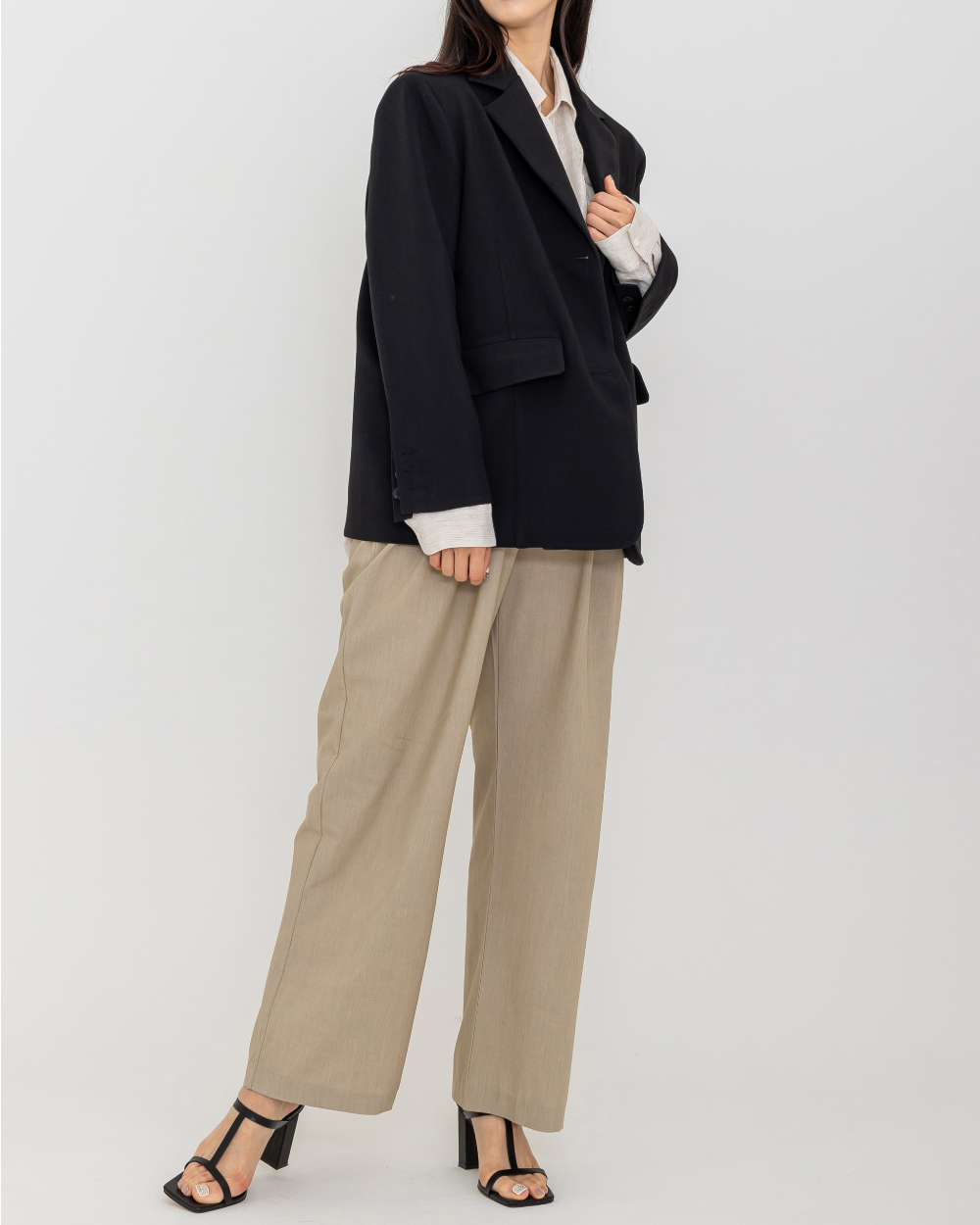 suspenders skirt/pants model image-S1L15