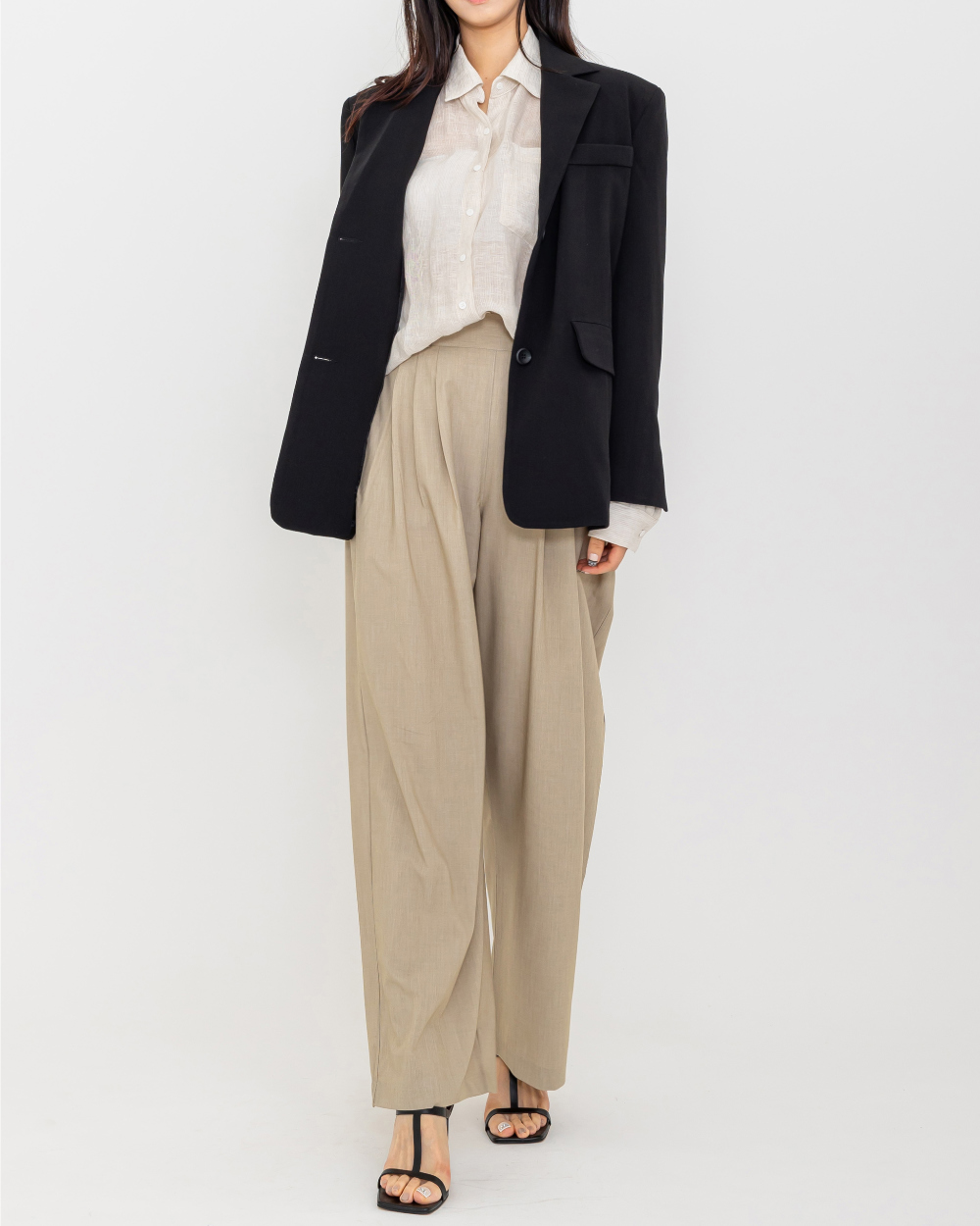 suspenders skirt/pants model image-S1L19