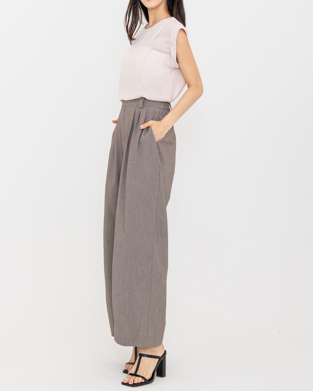 suspenders skirt/pants model image-S1L27