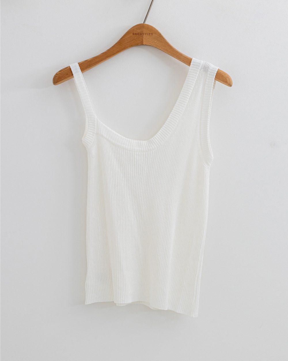 sleeveless white color image-S1L2