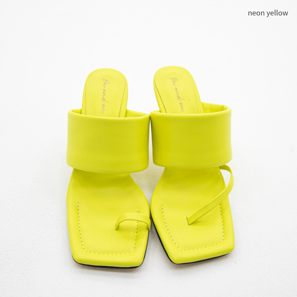 shoes yellow color image-S1L13