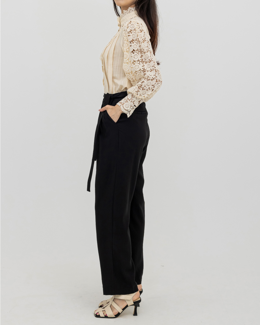suspenders skirt/pants model image-S1L31