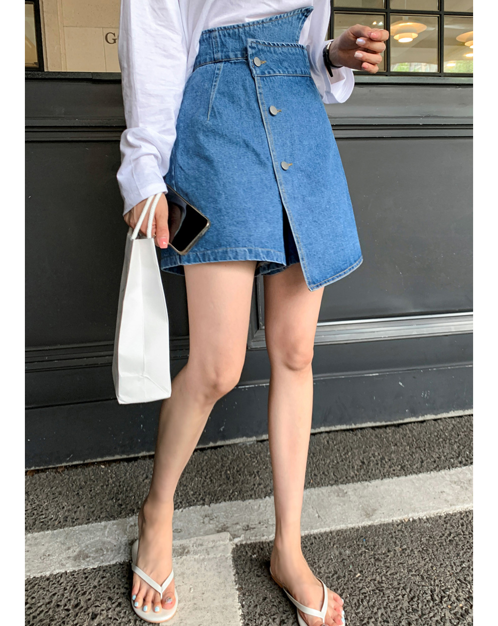 mini skirt model image-S1L25