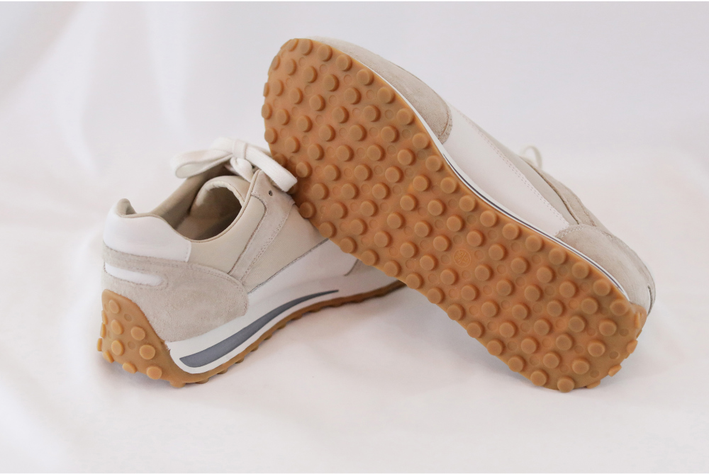 shoes white color image-S1L32