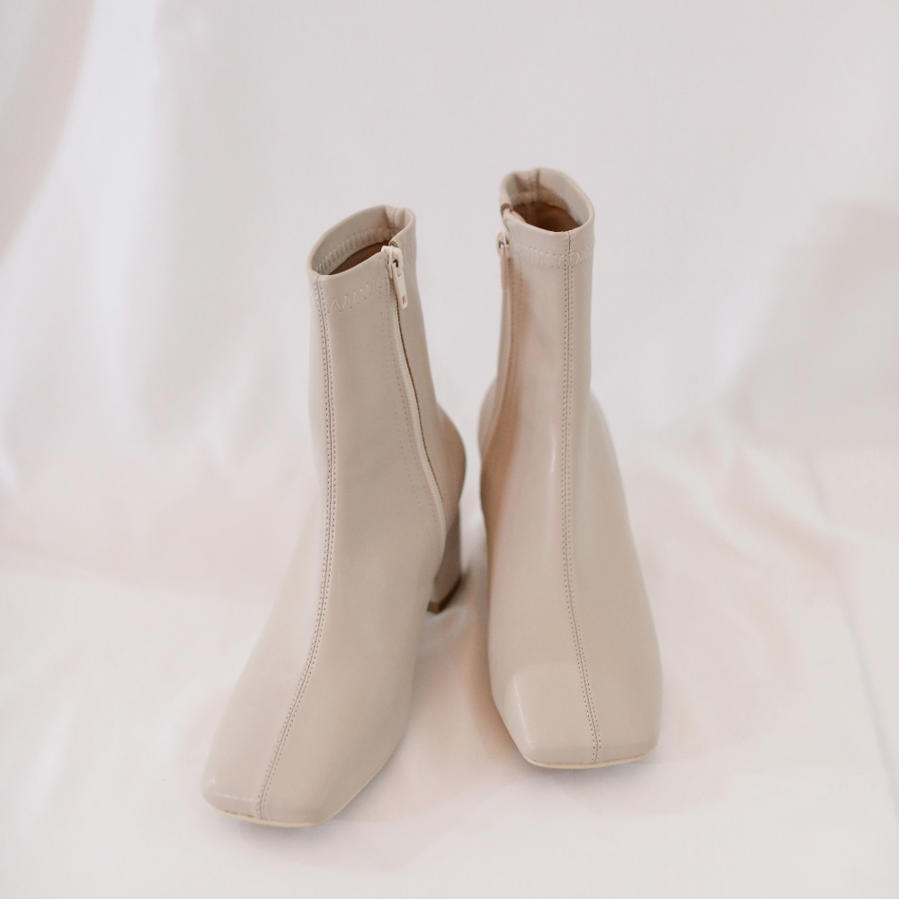 shoes cream color image-S1L17