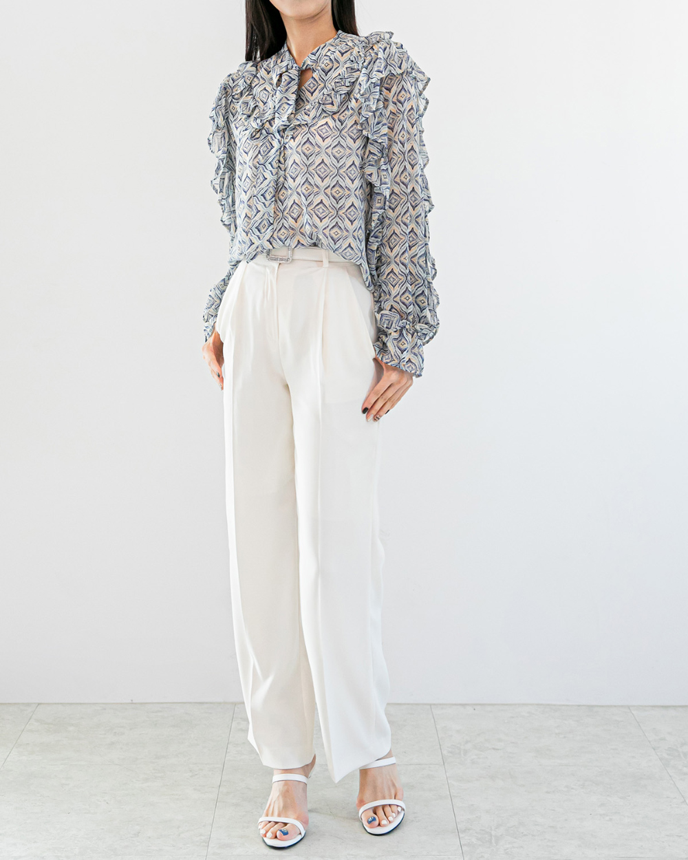 blouse model image-S1L10