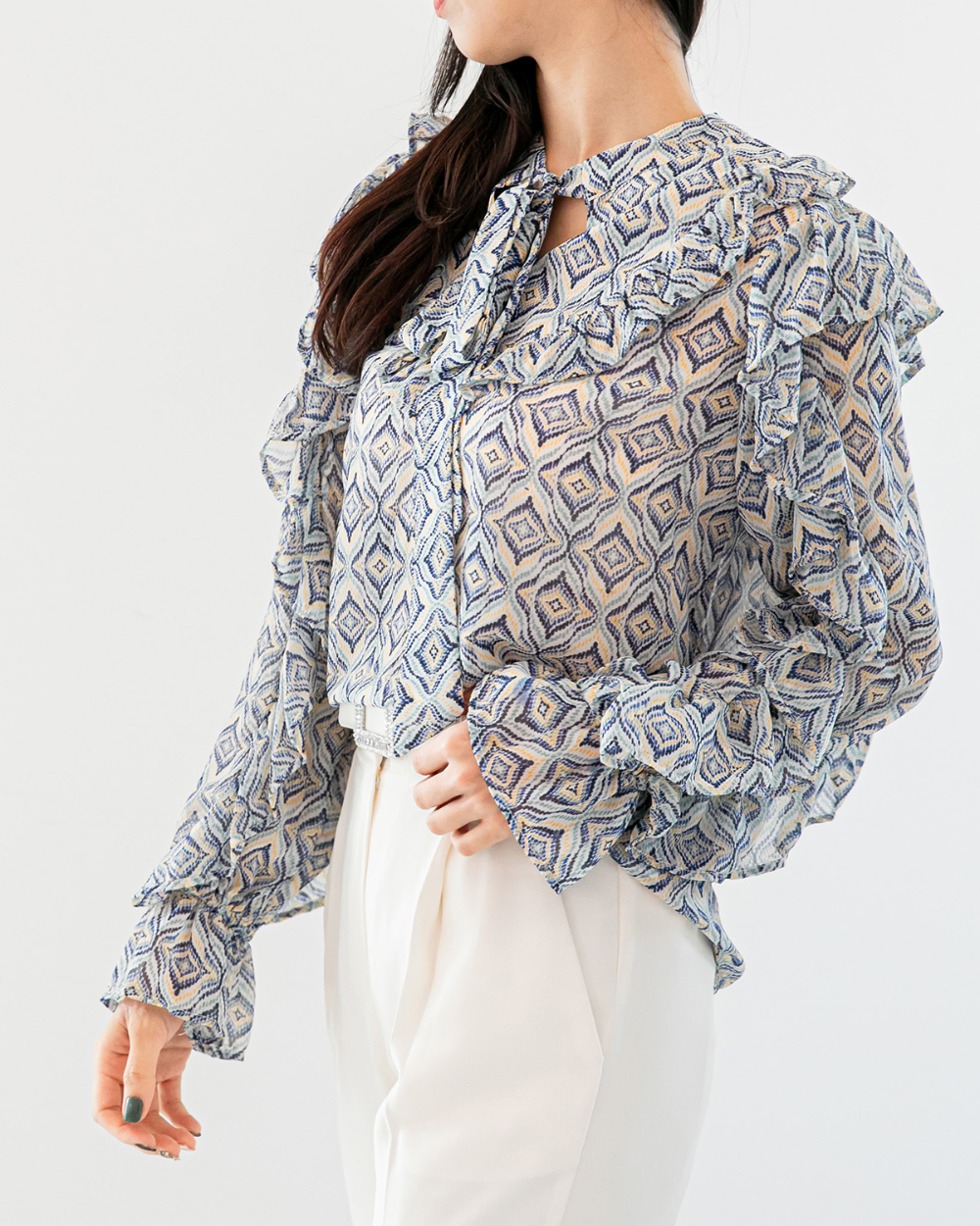 blouse model image-S1L21