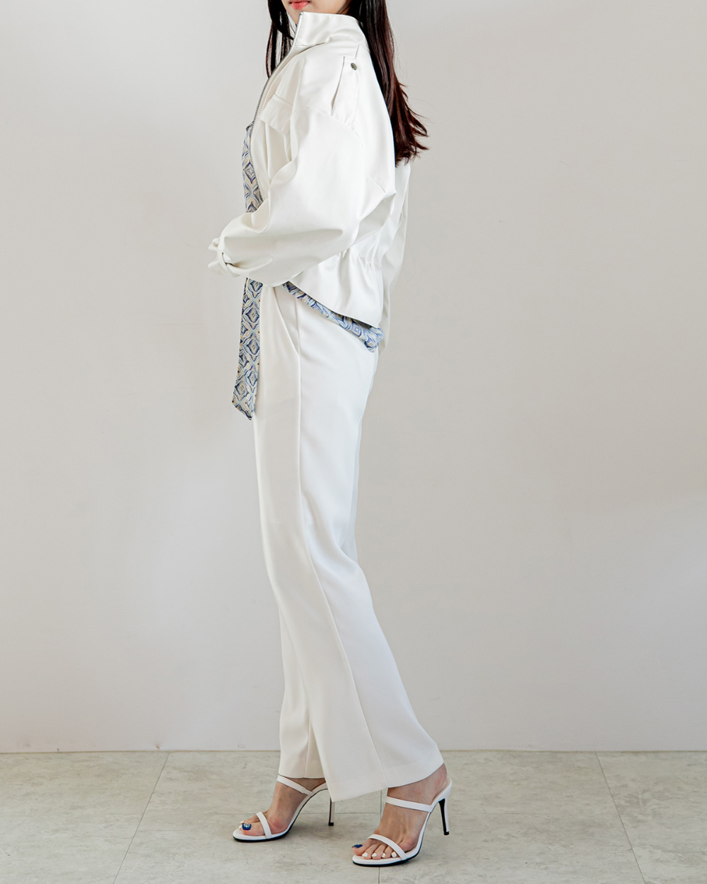 blouse model image-S1L29