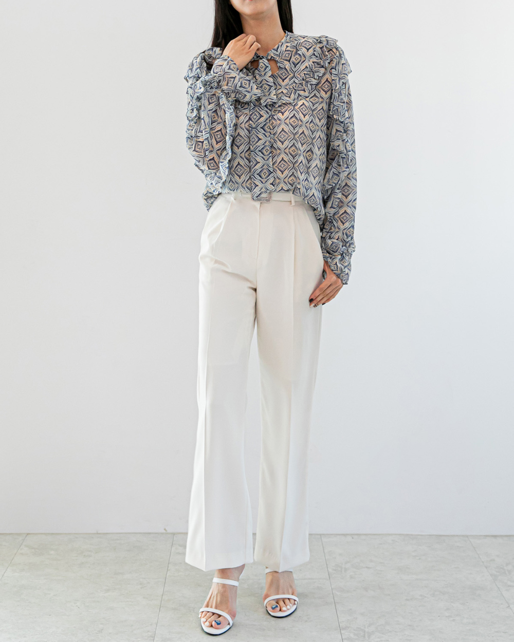 blouse model image-S1L12