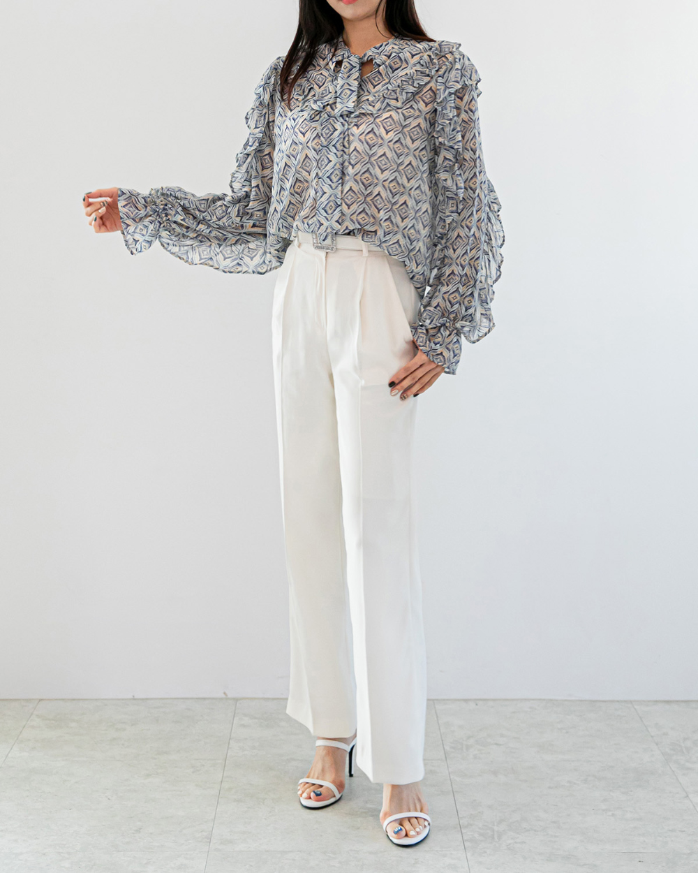 blouse model image-S1L14