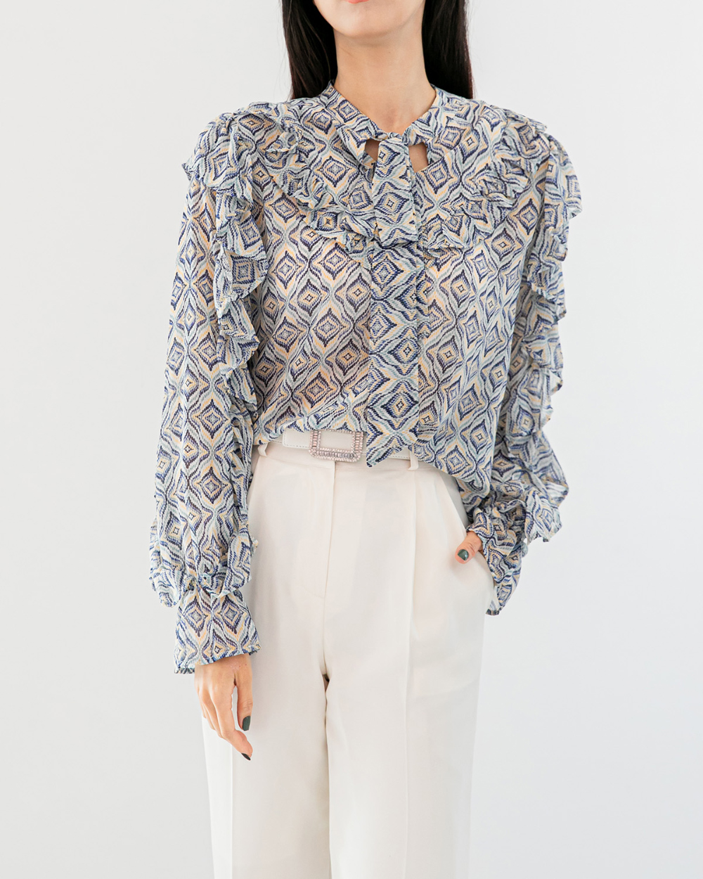 blouse model image-S1L18