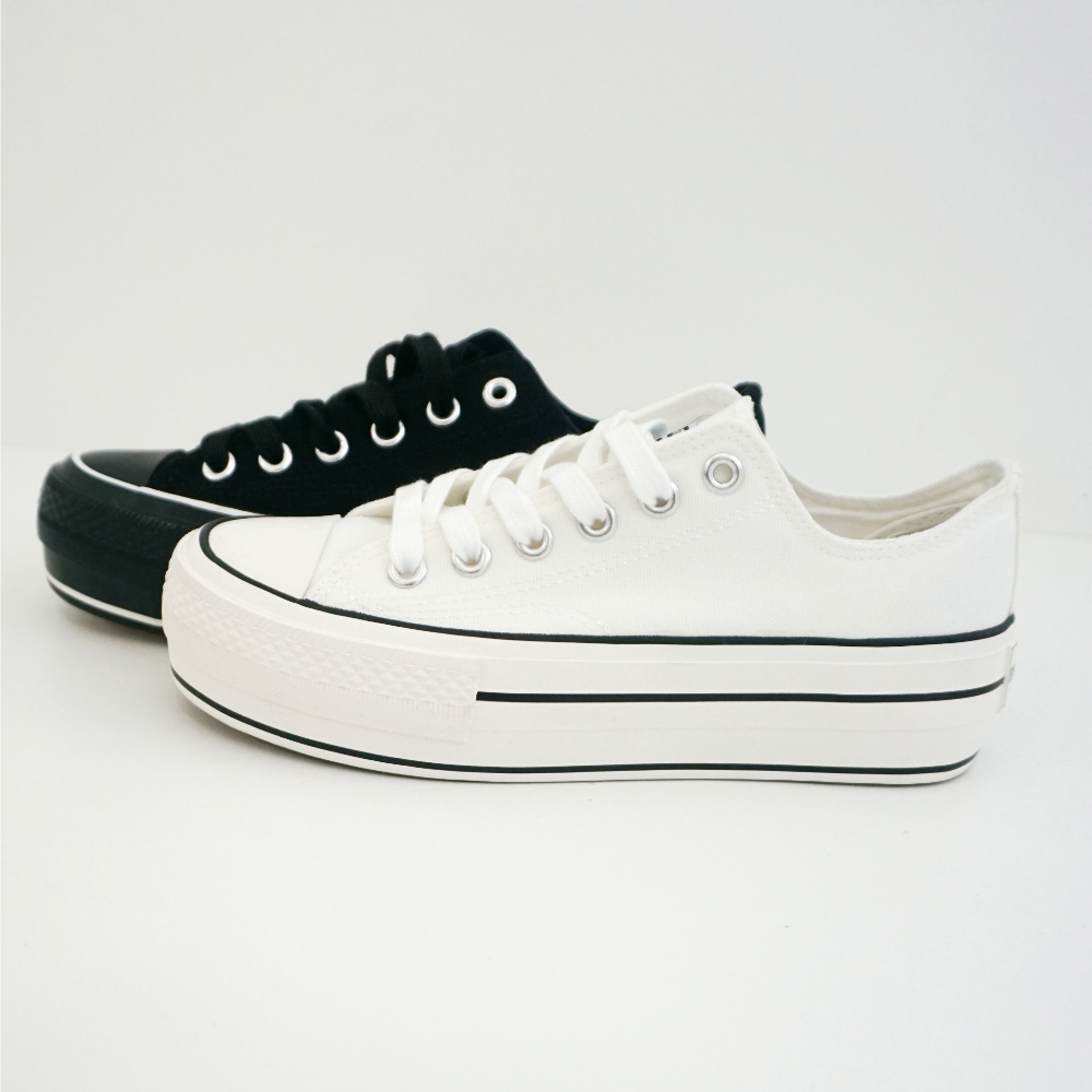 shoes white color image-S1L17