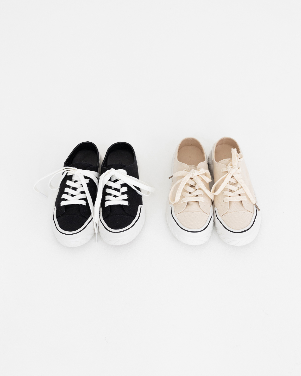 shoes white color image-S1L24