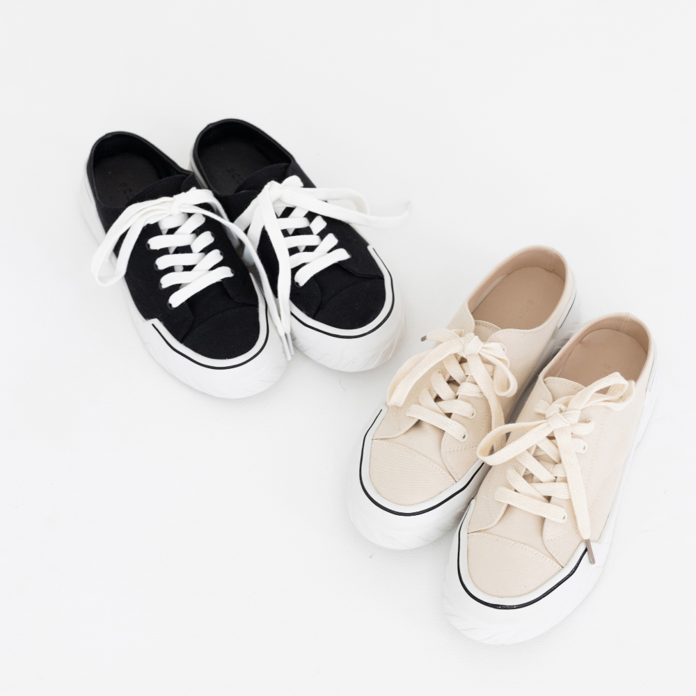shoes white color image-S1L13
