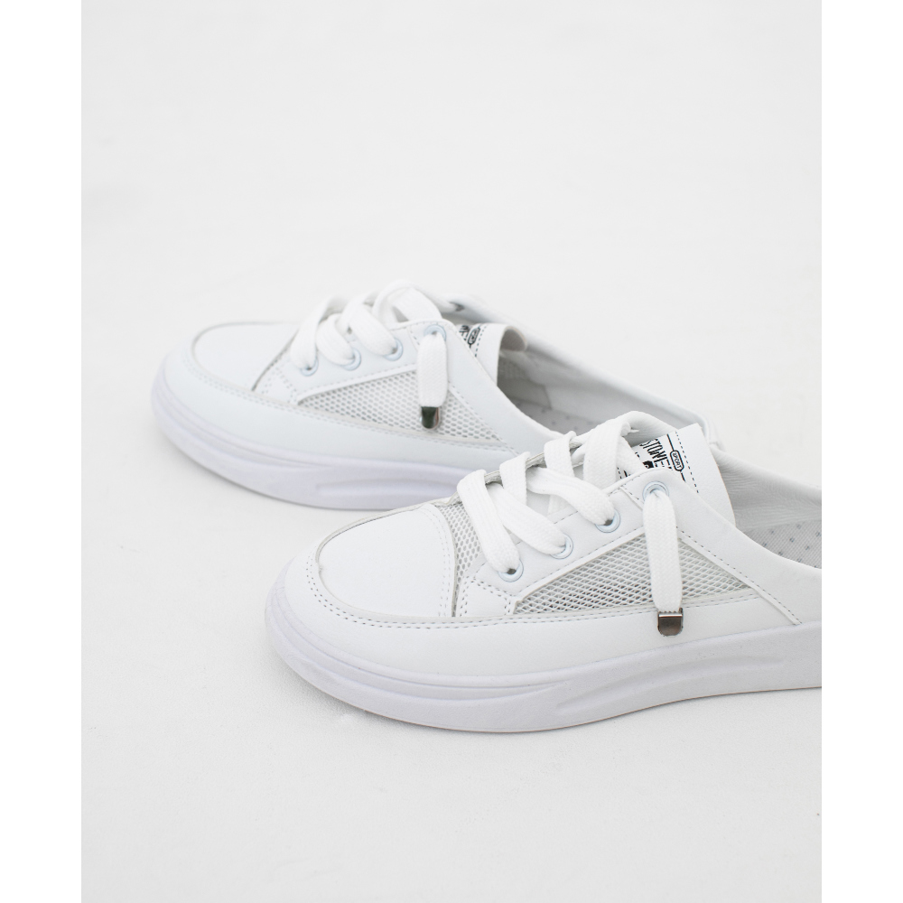 shoes white color image-S1L13