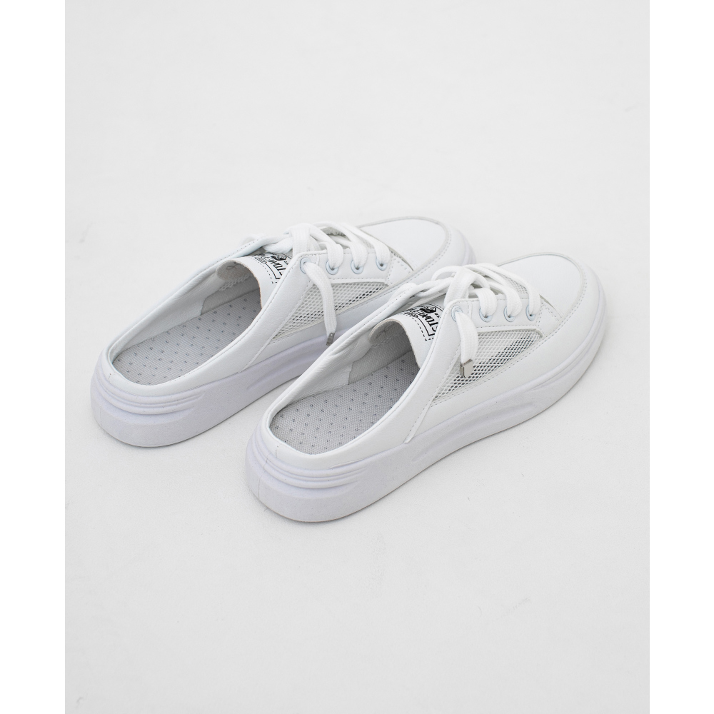 shoes white color image-S1L16