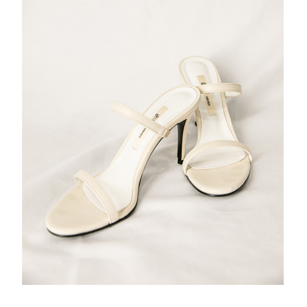shoes white color image-S1L12