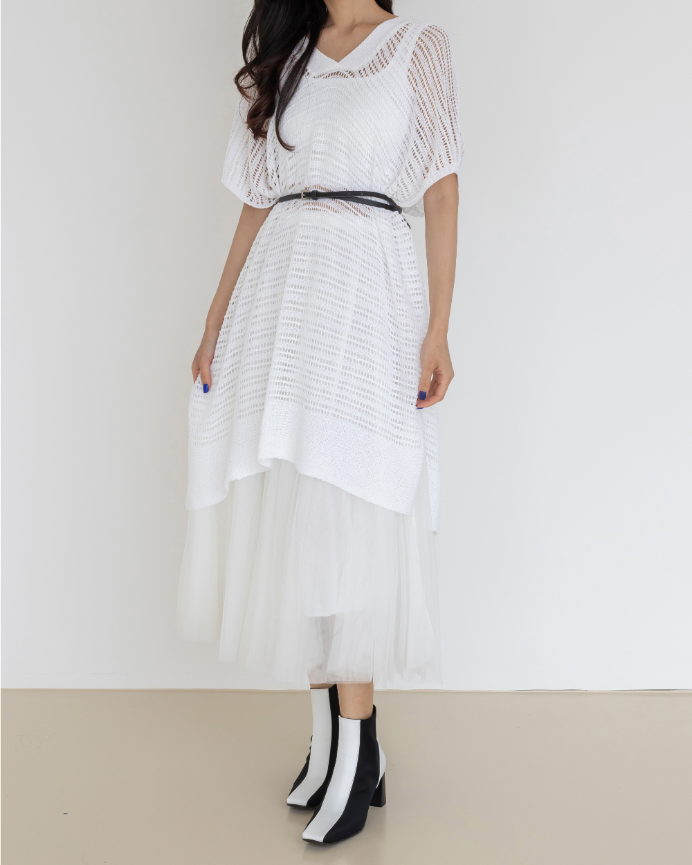 mini skirt model image-S1L7