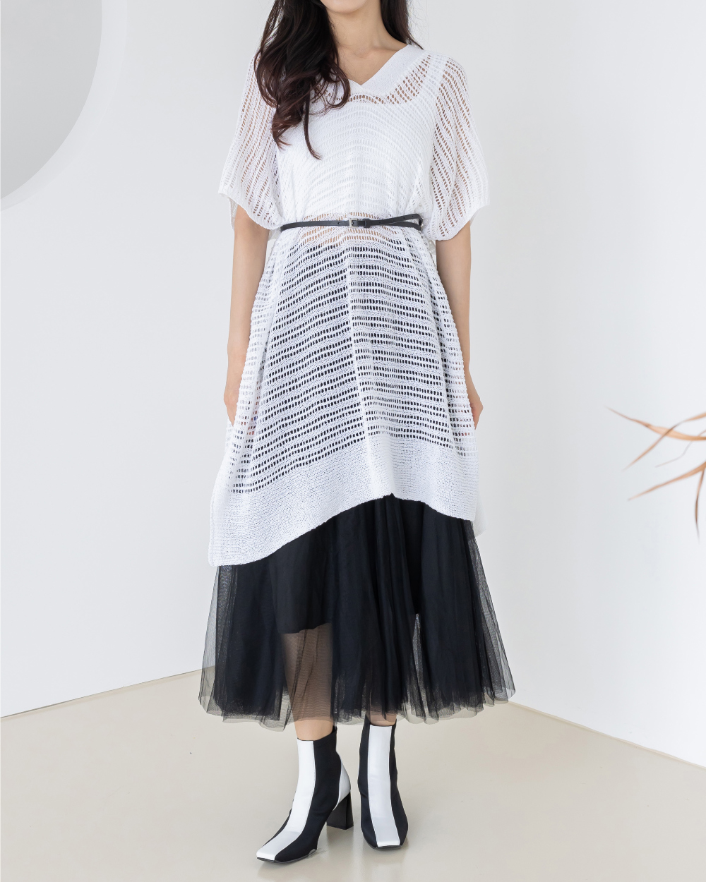 mini skirt model image-S1L15
