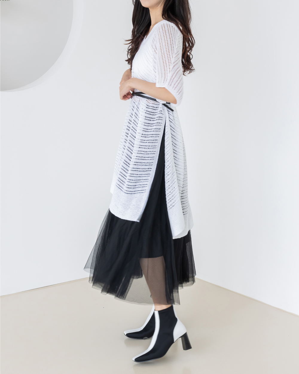 mini skirt model image-S1L18