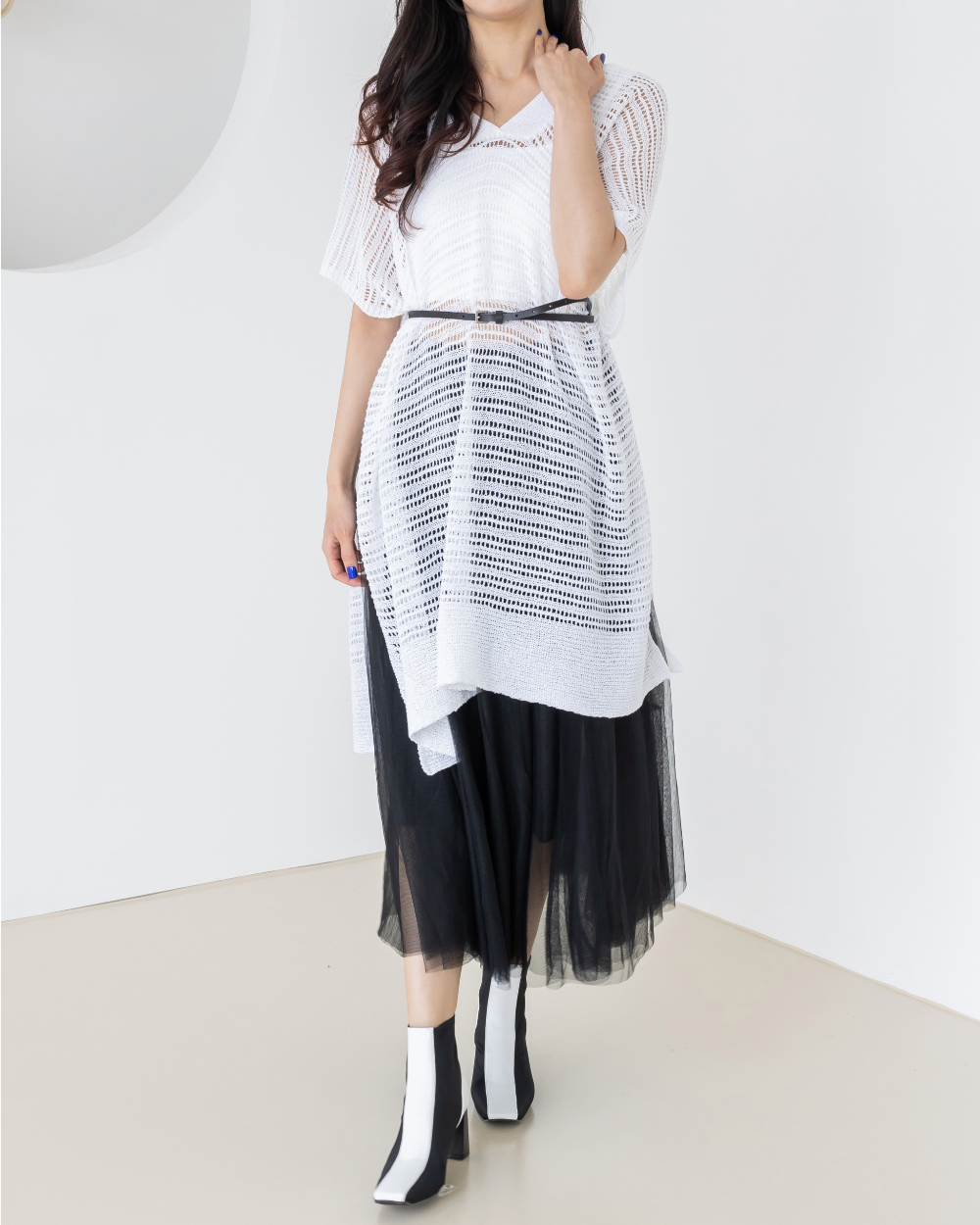 mini skirt model image-S1L24