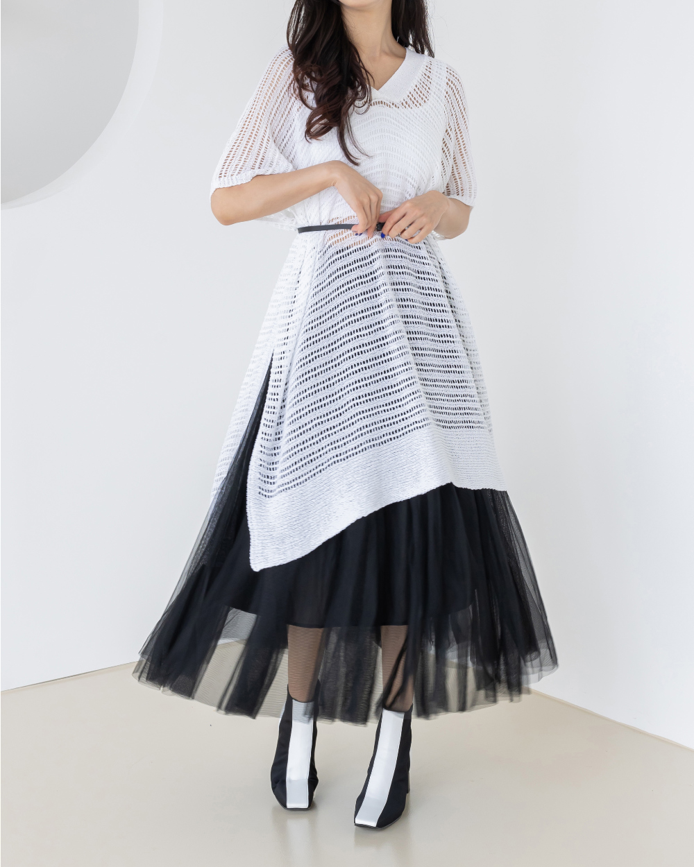 mini skirt model image-S1L19